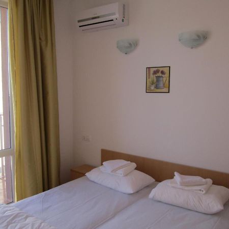 Guest Rooms Venera Primorsko Esterno foto