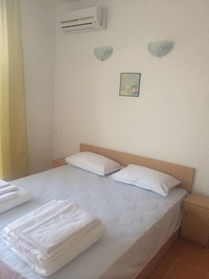 Guest Rooms Venera Primorsko Esterno foto