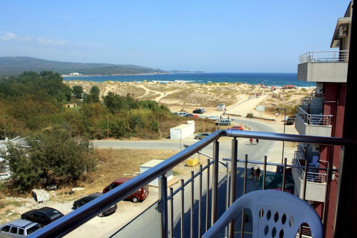 Guest Rooms Venera Primorsko Esterno foto
