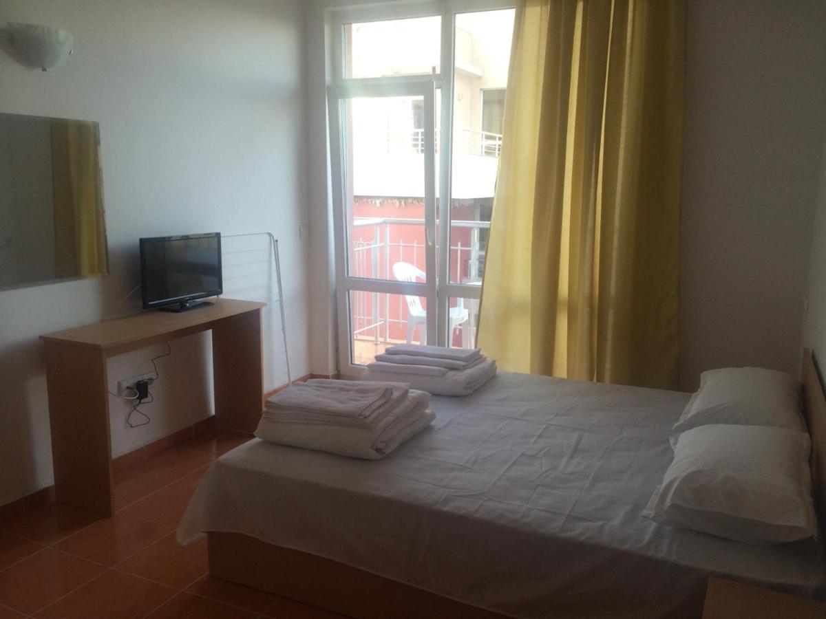 Guest Rooms Venera Primorsko Esterno foto