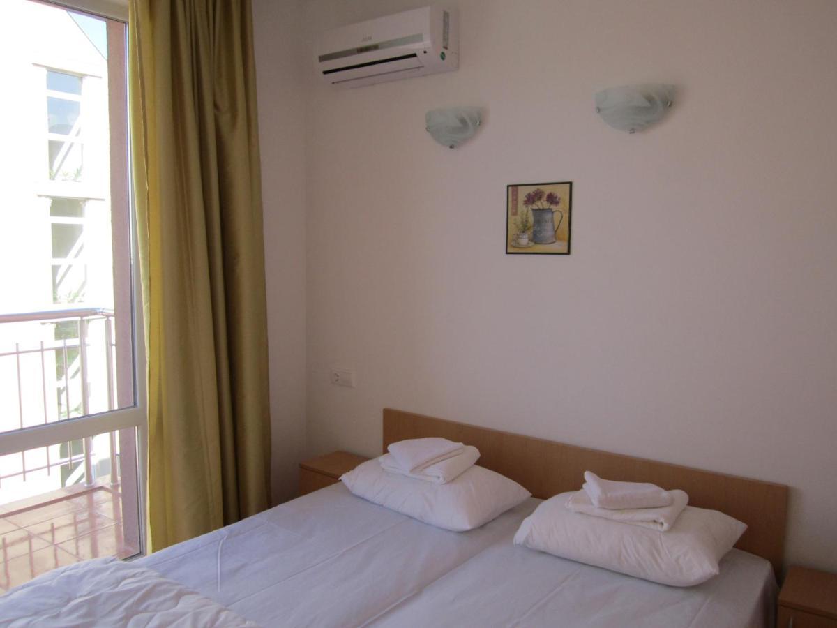 Guest Rooms Venera Primorsko Esterno foto