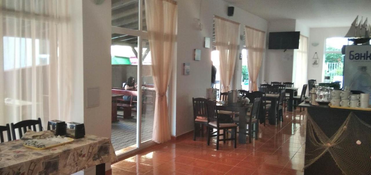 Guest Rooms Venera Primorsko Esterno foto
